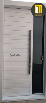 درب ضدسرقت روی فلزی سفید 