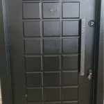 درب ضدسرقت روی فلزمشکی 27قاب مربع مدرن جدید کد 838