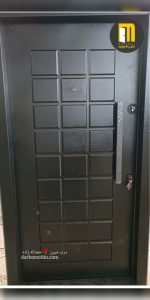 درب ضدسرقت روی فلزمشکی 27قاب مربع مدرن جدید کد 838
